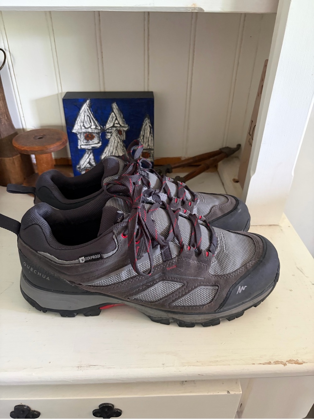 Quechua Men's Gray and Red Trail Sneakers